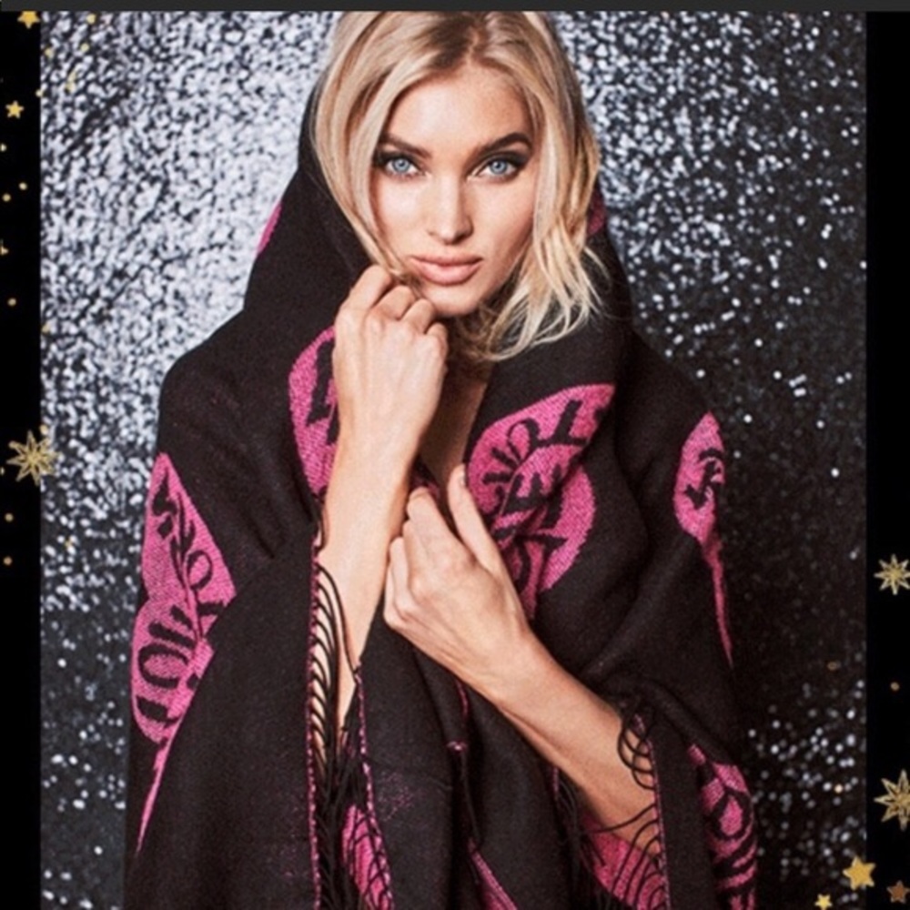 Victoria’s Secret 2018 Pink & Black Hearts Blanket